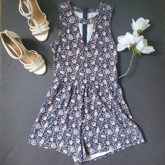 Hollister Floral Romper - Picture 1 of 11